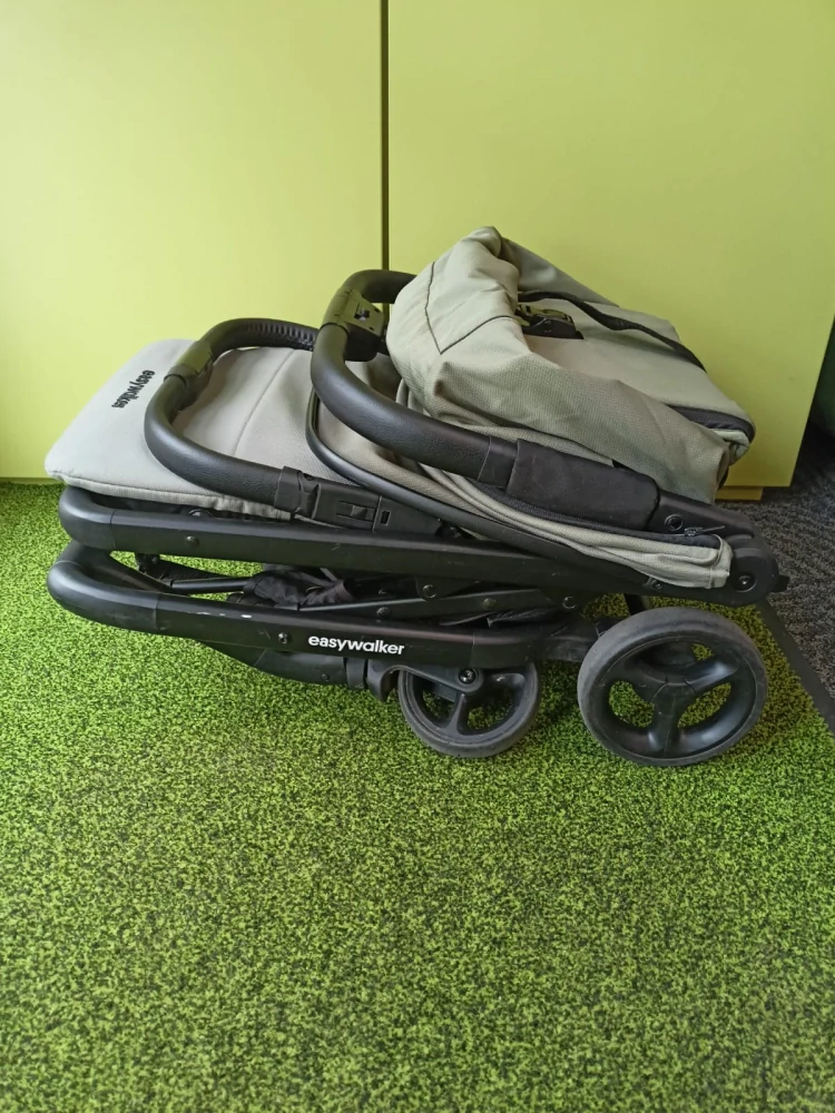 Kočárek cestovní do letadla, půjčení